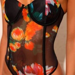 Geblümter Bodysuit -Mode Dessous Geschäft body floral pasarelle 4
