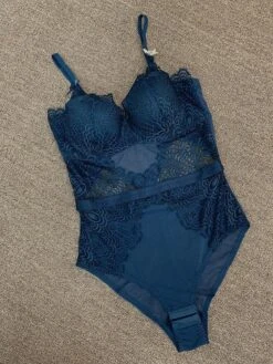 Sinnlicher Körper -Mode Dessous Geschäft body sensual pasarelle 925176