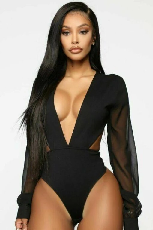 Körper V -Mode Dessous Geschäft body v pasarelle 3