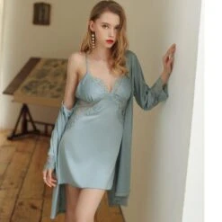 Lisa Nachthemd Und Morgenmantel Set -Mode Dessous Geschäft conjunto camison y bata lisa pasarelle 907008