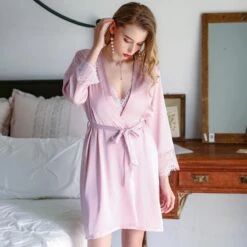 Lisa Nachthemd Und Morgenmantel Set -Mode Dessous Geschäft conjunto camison y bata lisa pasarelle rosa l 493970