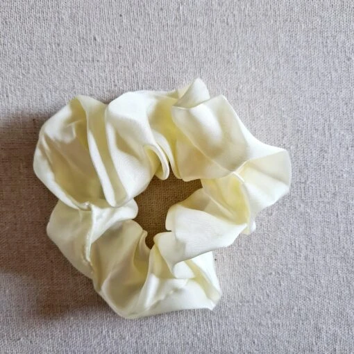 Glatter Flor Expresslieferung -Mode Dessous Geschäft goma de pelo liso envio express pasarelle amarillo claro 510191 scaled
