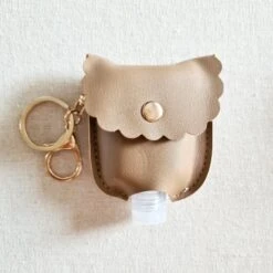 Tragbarer Schlüsselanhänger Für Desinfektionsgel Smooth -Mode Dessous Geschäft llavero portatil para gel desinfectante liso pasarelle marron claro 902211