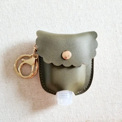 Tragbarer Schlüsselanhänger Für Desinfektionsgel Smooth -Mode Dessous Geschäft llavero portatil para gel desinfectante liso pasarelle verde mili 961341 scaled