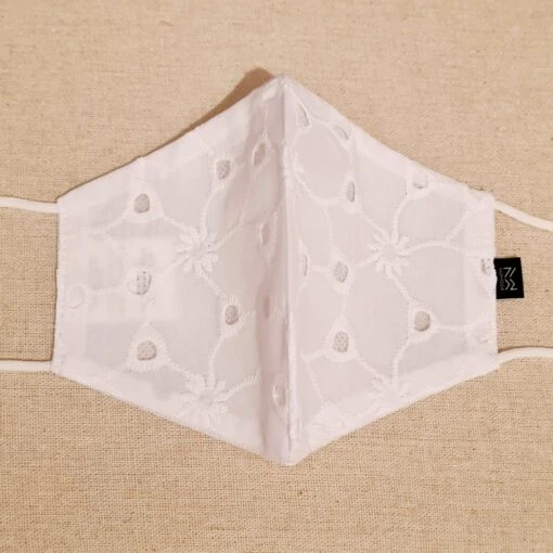 Weiße Maske -Mode Dessous Geschäft mascarilla blanca pasarelle 336953 scaled