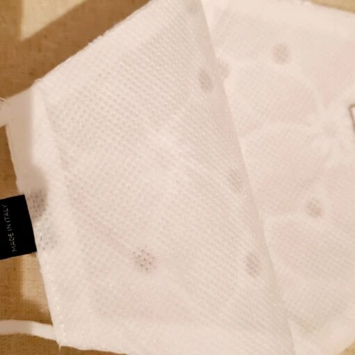 Weiße Maske -Mode Dessous Geschäft mascarilla blanca pasarelle 485728 scaled